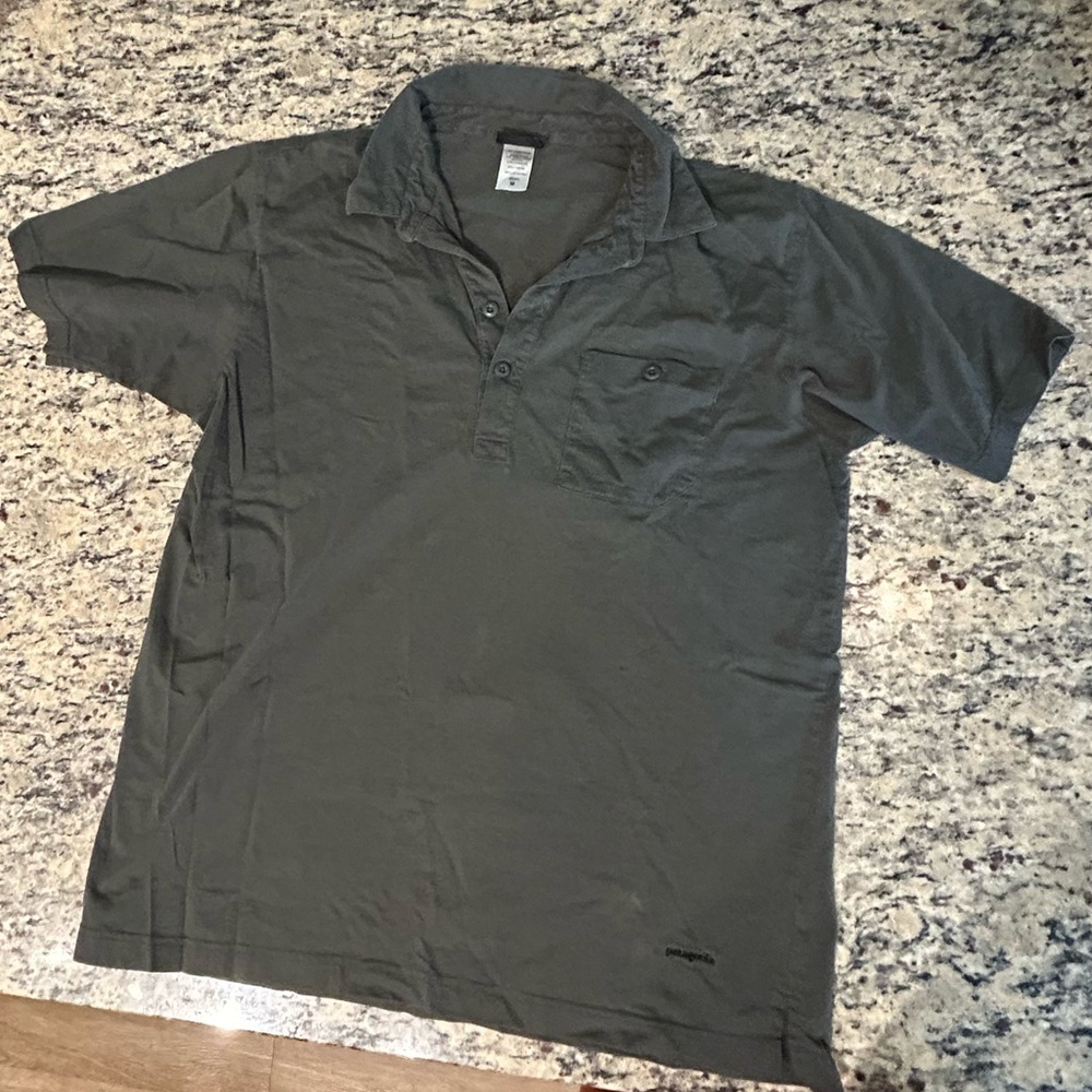 Men’s Medium Dark Gray Grey Patagonia Polo Tee Shirt